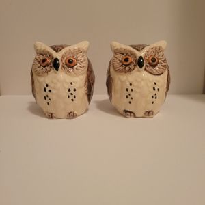 Vintage ceramic salt and pepper shakers